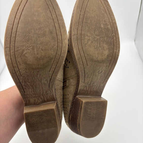 Not Rated Anouk Gold Metallic Shimmer Side Zip Laser Booties; Like New; Size 9.5 - Picture 11 of 15